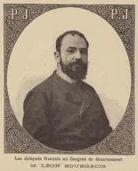 Leon Bourgeois, Franse afgevaardigde naar de Haagse Vredesconferentie van 1899